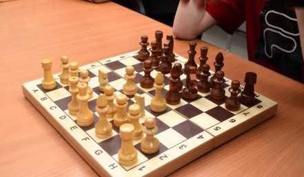 ​Шах и мат: в Тынде прошёл шахматный турнир среди взрослых и детей