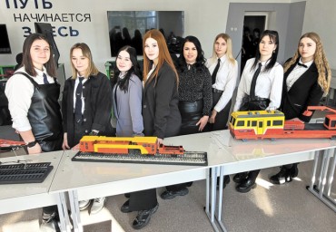 Опять по шпалам