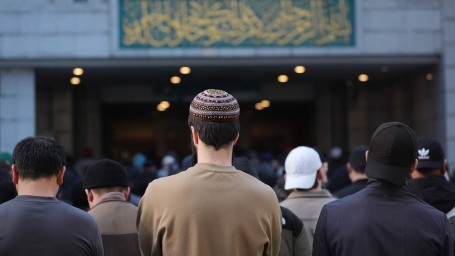 Мусульмане отмечают Ураза-байрам: даты и суть праздника, правила и запреты