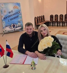 Любовь под флагом России: Свадьбы в День Конституции в Тынде