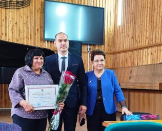 Тындинский педагог Людмила Деменюк отмечена высокой наградой