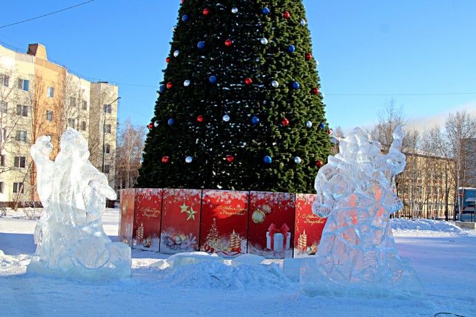 Тында встречает Новый год: сказочный лед и сияющие огни на главной площади