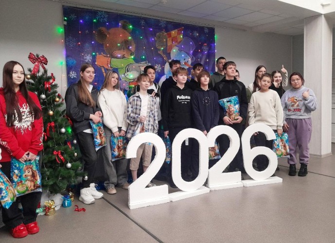 А у нас Новый год! Ёлка в гости зовет!» А у нас Новый год! Ёлка в гости зовет!»