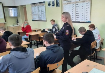 Засветись! В Тынде студентам рассказали о дорожной безопасности