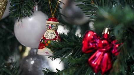 Новогодние украшения и аксессуары 2026: что будет в тренде