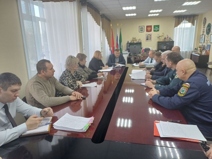 Комиссия по ЧС обсудила готовность к паводкам и пожарам в Тындинском округе. Комиссия по ЧС обсудила готовность к паводкам и пожарам в Тындинском округе.