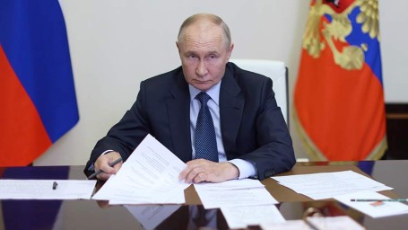 Путин поручил правительству рассмотреть вопрос ежегодной выплаты ко Дню семьи