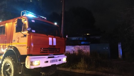 В Тынде на улице Мохортова произошел пожар в гараже