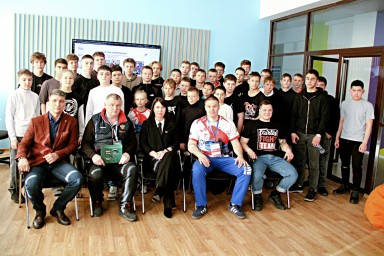 Тында принимает звёзд кикбоксинга: Головихин и Умрихин вдохновляют молодёжь