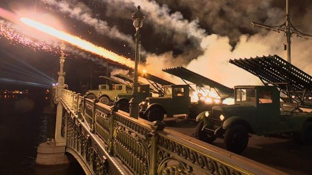 Залпы пусковой установки «катюша» стали кульминацией праздника «Алые паруса»