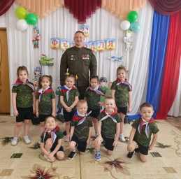 Ветеран СВО в гостях у детей: встреча в детском саду "Золотинка"