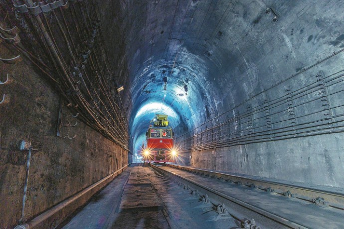ТОННЕЛИ ВЫВОДЯТ НА СВЕТ ТОННЕЛИ ВЫВОДЯТ НА СВЕТ
