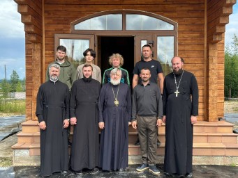 Архиепископ Лукиан посетил строящийся храм в эвенкийском селе Усть-Уркима