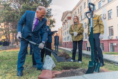 В Хабаровске заложили капсулу времени в честь 50-летия БАМа