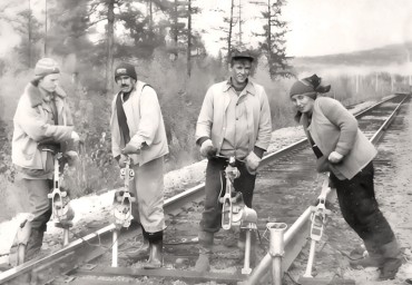 Могла одна &laquo;накостылять&raquo; по шпалам