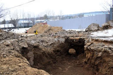 ​Продолжается ремонт городских сетей водоотведения