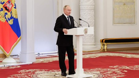 Путин назвал армию и единство народа России всепобеждающей силой