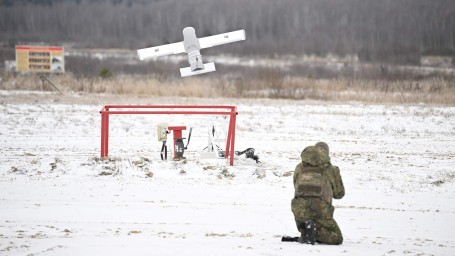 Ловкость рук: в России началась массовая подготовка охотников за дронами