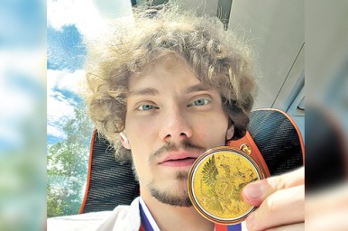 Плыть к золотому бортику